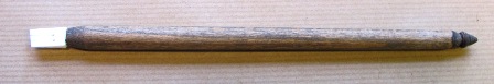 Calame à bec en os, 8 mm / Calamus with a bone nib, 8 mm