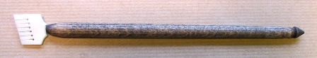 Calame à bec en os, 19 mm / Calamus with a bone nib, 19 mm